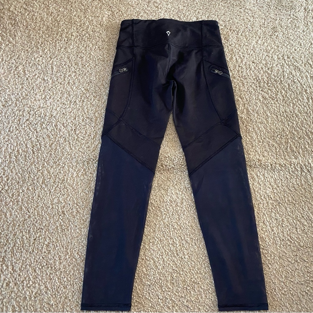 Ivivva Lululemon Girls Hyper Track Black Crop Legging Mesh & Leg Pockets